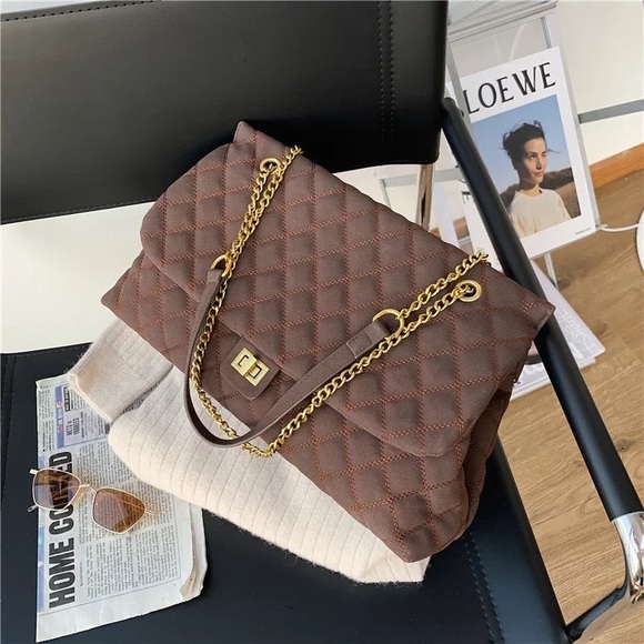 Large Handbag - Picture 4 of 4